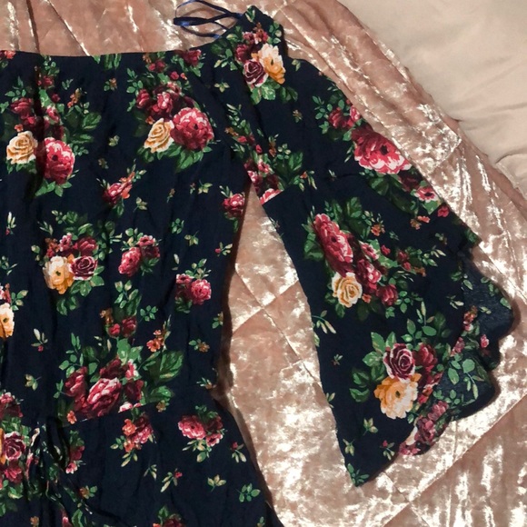 Floral Bell Sleeve Romper - Picture 4 of 4